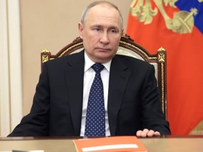 Путин подписал закон о наказании за фейки об участниках СВО