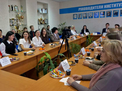 Депутаты поздравили студентов с «профессиональным» праздником