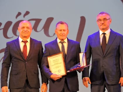 В драматическом театре прошло торжественное собрание, посвященное празднованию Дня города и Дня шахтера