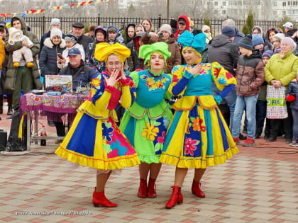 Масленицу провожали во всех округах Волгодонска и на подворье кафедрального собора