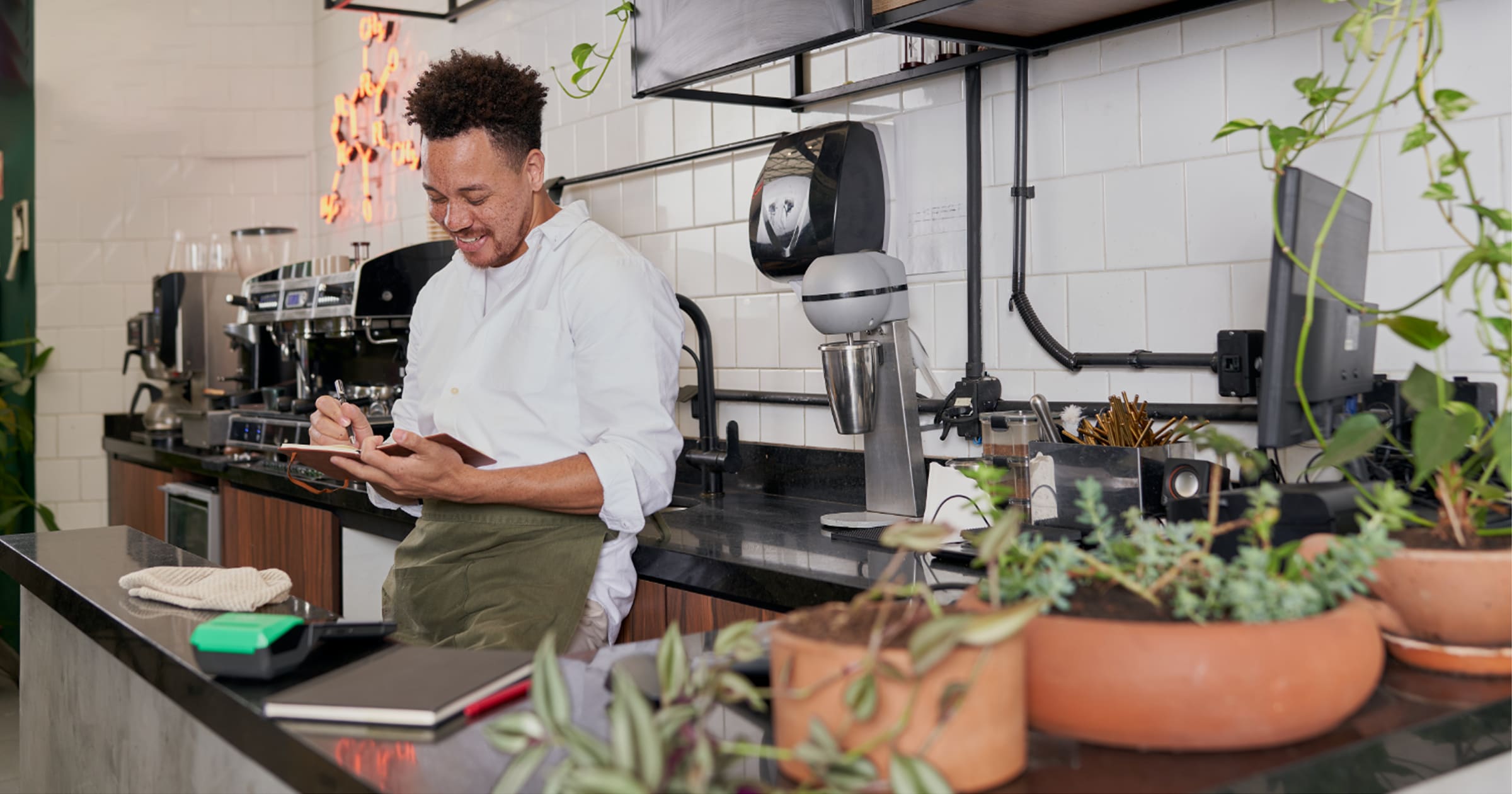 How do 401(k) plans benefit employers?