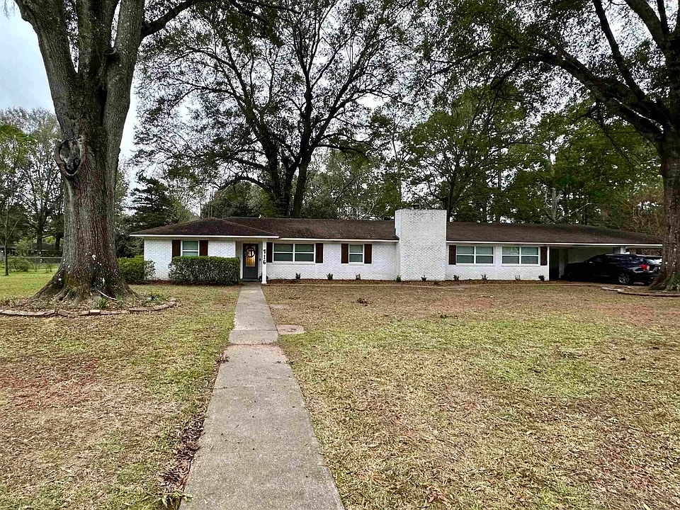 716 Lakeshore Drive