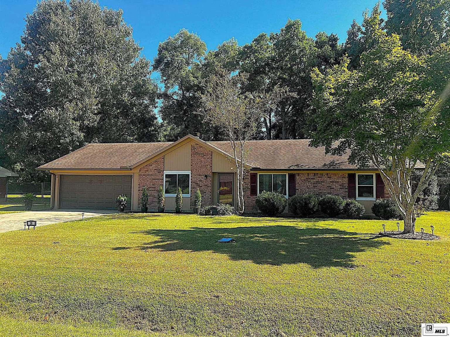 26 Forest Dr