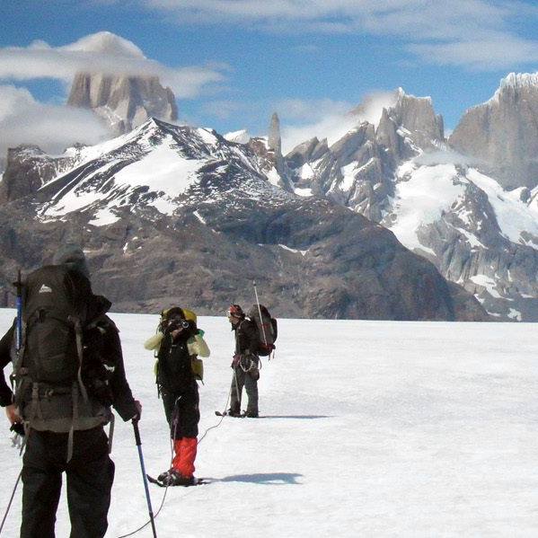 Patagonia Hikes - Alquiler de equipos de Trekking, Camping, Caminata sobre  nieve, Escalada, Hiking, Rappel