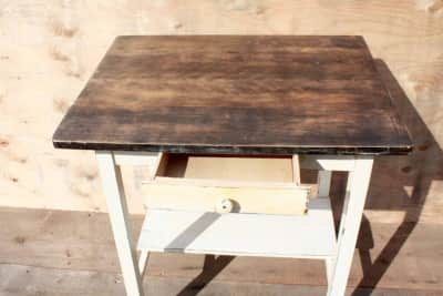 White Signing Table – photo 2 in Embrun