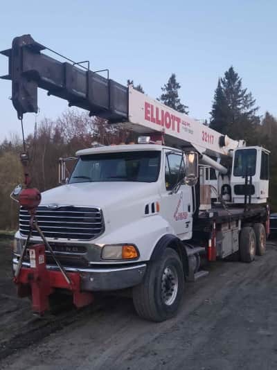 Elliott 32117r Boom Truck Crane With Professional Operator for rent in Pontiac-Regional-County-Municipality