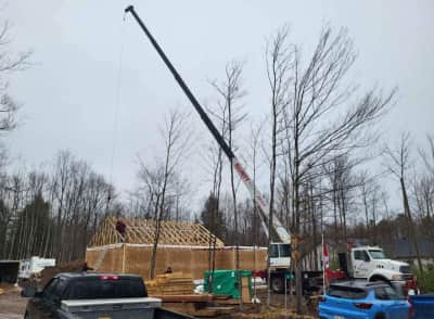 Elliott 32117r Boom Truck Crane With Professional Operator – photo 3 in Pontiac-Regional-County-Municipality