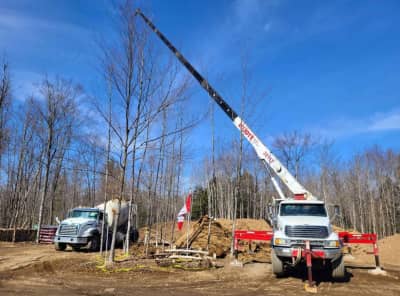 Elliott 32117r Boom Truck Crane With Professional Operator – photo 5 in Pontiac-Regional-County-Municipality