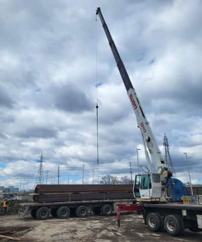 Elliott 32117r Boom Truck Crane With Professional Operator – photo 6 in Pontiac-Regional-County-Municipality