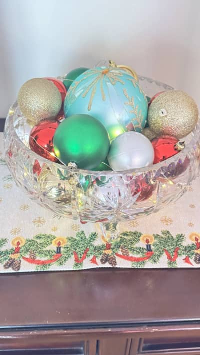 Festive Punch Bowl & Ornaments Rental – Ottawa for rent in Ottawa