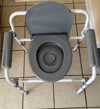 Adjustable Bedside Commode Rental in Philadelphia for rent in Philadelphia