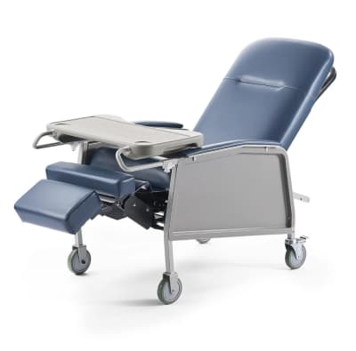Reclining Geri Chair With Tray and Wheels for rent in Kemptville