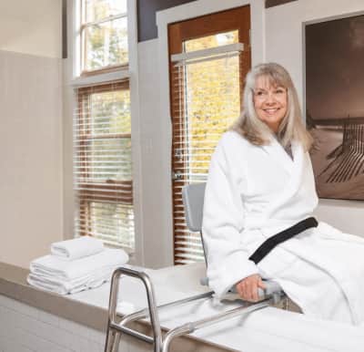 Heavy Duty Sliding Transfer Shower Bench for rent in Orléans
