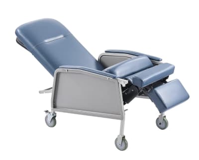 Reclining Geri Chair with Tray and Wheels – photo 5 in Kanata