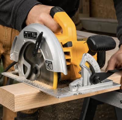 DEWALT 7-1/4 Inch Circular Saw Electric Brake for rent in Orléans