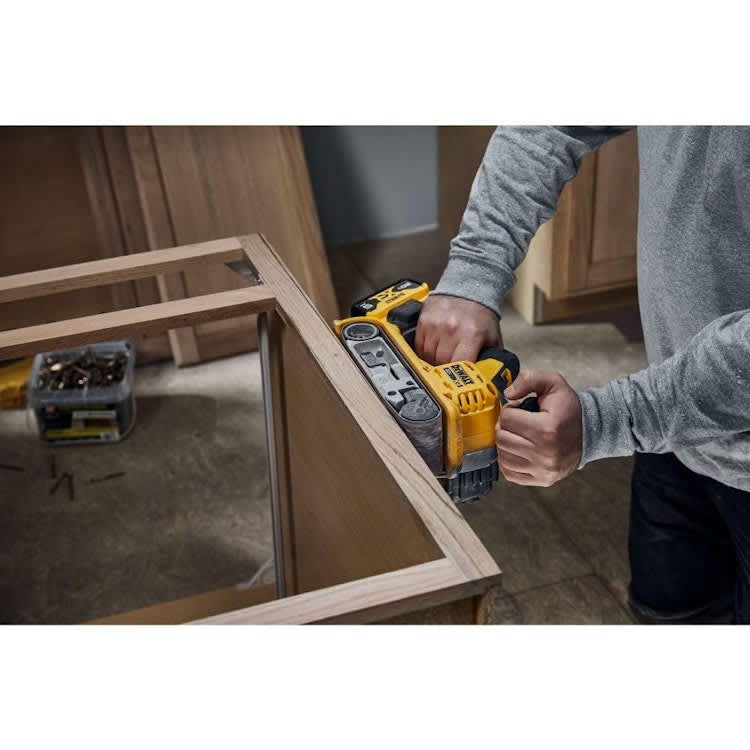 Dewalt 20v Max Brushless Belt Sander 3x21in Cordless – photo 2 in Nepean