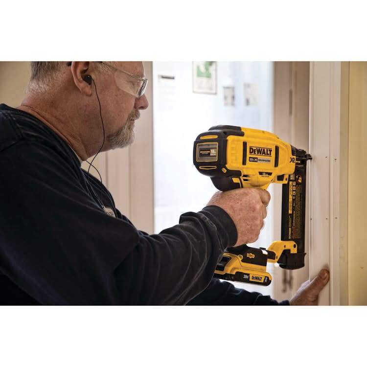 Dewalt 20v Max* Cordless Brad Nailer Kit, 18ga – photo 6 in Nepean