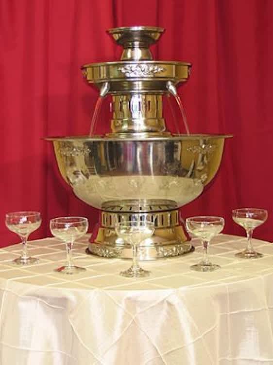 Champagne Fountain - 5 gallon – photo 3 in Kanata