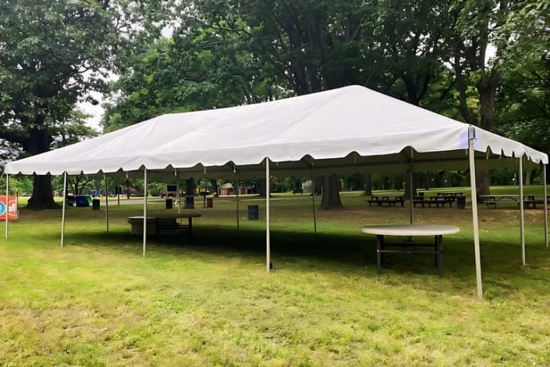 20' x 40' Frame Tent (Installed) – photo 3 in Orléans