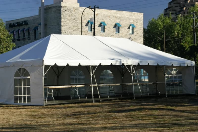 20' x 40' Frame Tent (Installed) – photo 5 in Orléans