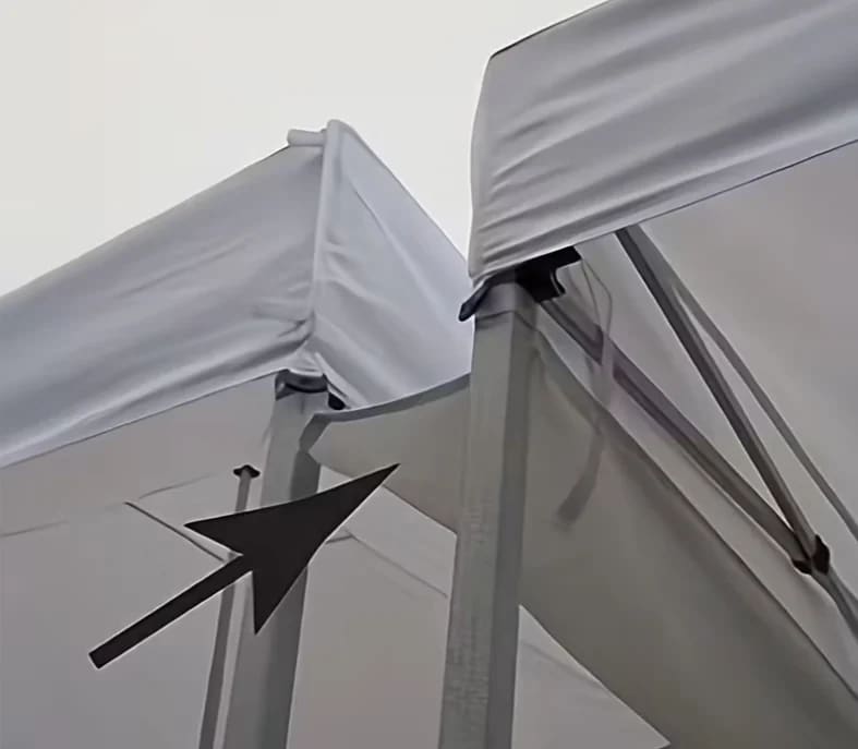 10' Pop Up Canopy Rain Gutter for rent in Orléans
