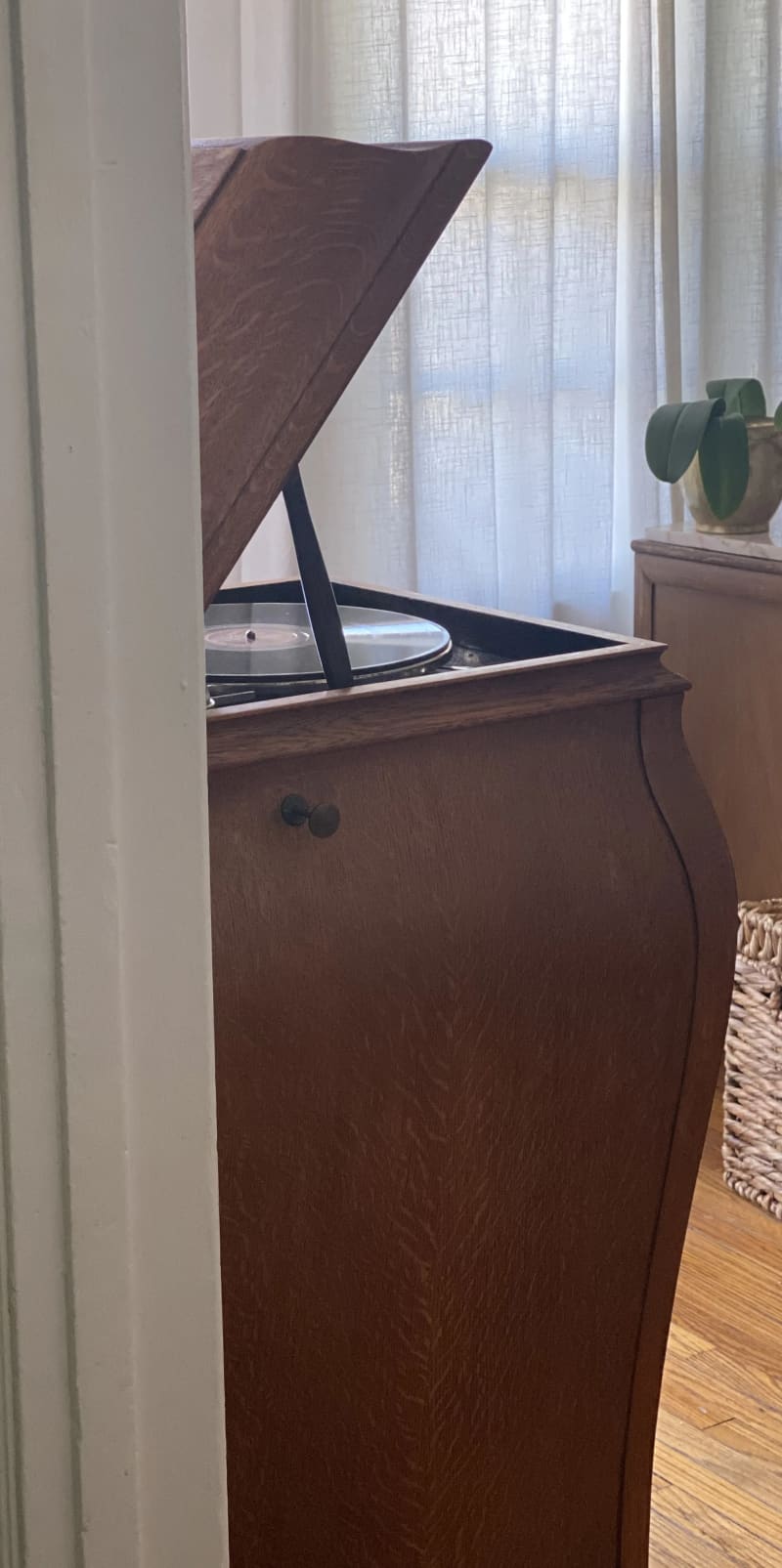 Antique Sonora Phonograph Rental – North Hollywood – photo 8 in North-Hollywood