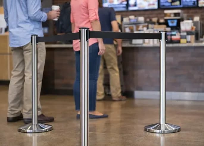 Chrome Stanchion Post Retractable Black Belt – photo 2 in Orléans