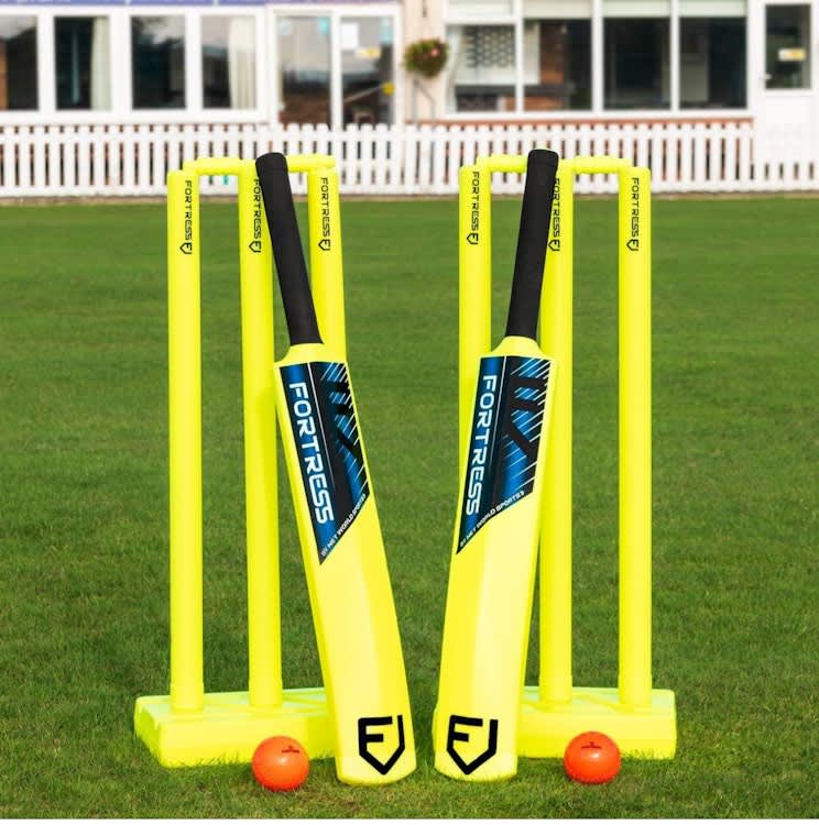 Backyard Cricket Set | Kwik Cricket Set - Bats, Balls Stumps for rent in Kanata