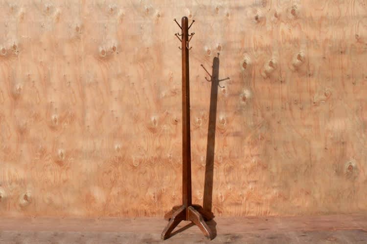 Standing Coat Rack for rent in Embrun