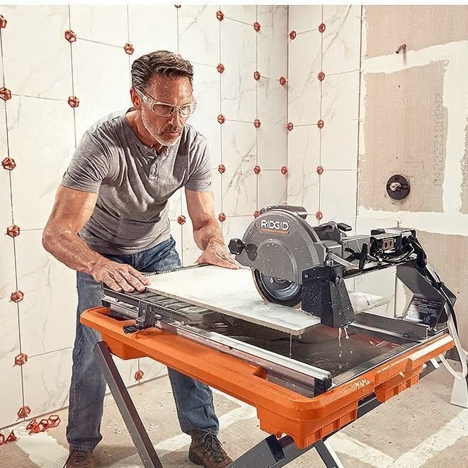 7-inch Ridgid Tile Saw With Stand for rent in Nepean