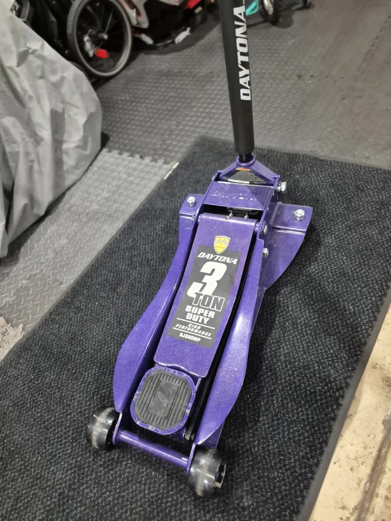Daytona 3 Ton Low Profile Jack Rental in San Diego – photo 2 in San-Diego