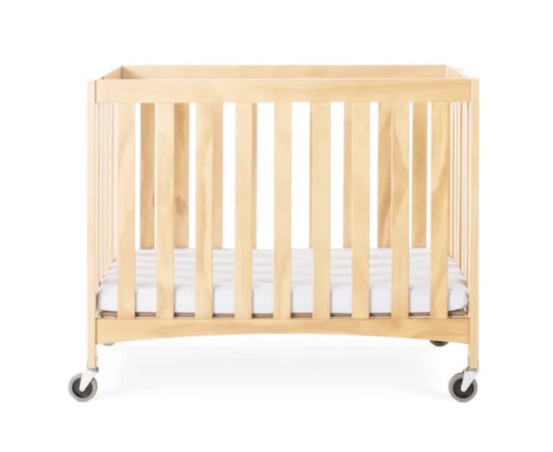 Crib - Portable Wooden Crib - Convenient Orléans Use – photo 2 in Orléans