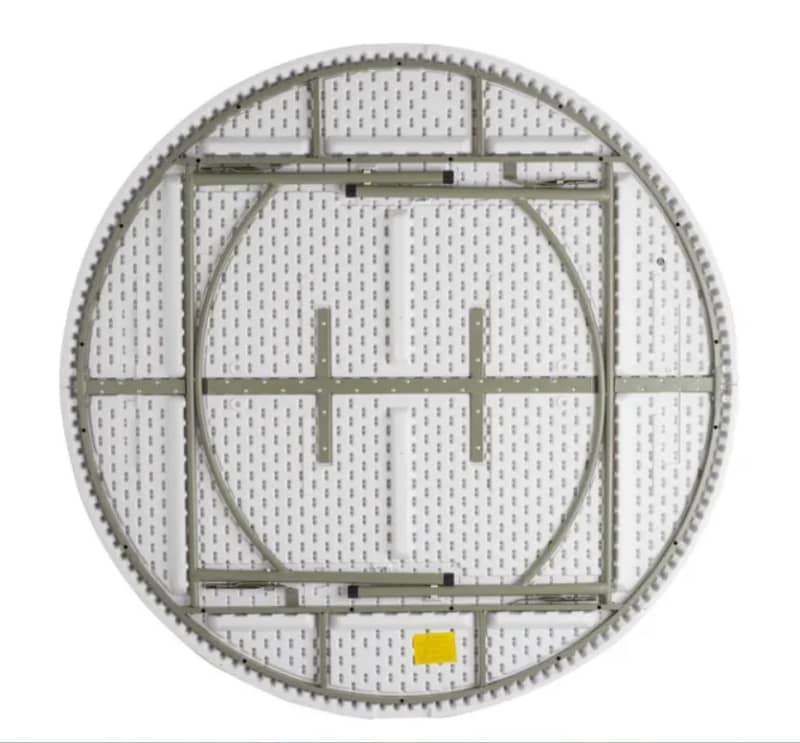 72" Plastic Round Folding Table – photo 3 in Arnprior