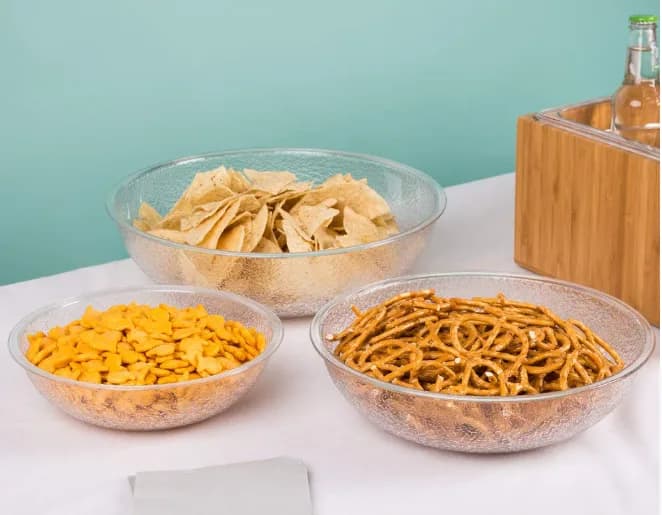 10" Frosted Plastic Salad / Snack Bowl – photo 3 in Arnprior