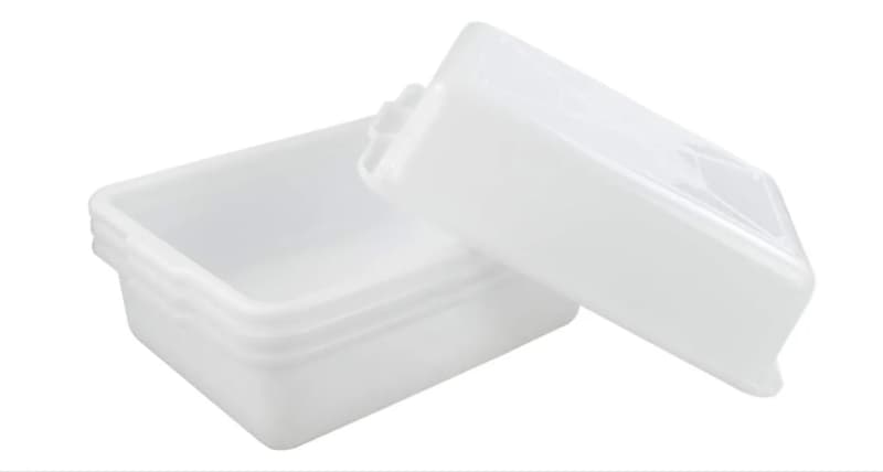 Bus / Cooler / Storage Bin White Plastic – photo 2 in Arnprior