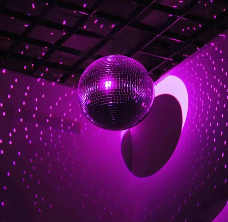 Mirror / Disco Ball with Stand – photo 5 in Arnprior