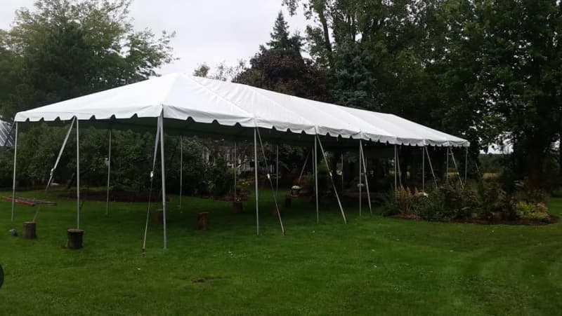 20' x 70' Frame Tent (Installed) – photo 5 in Orléans