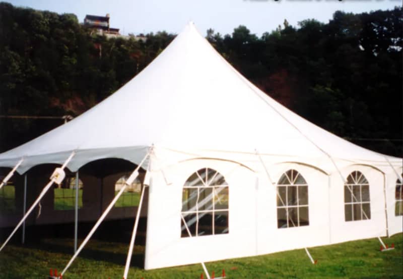 30' x 30' Pole Tent - ( Installed ) – photo 2 in Orléans