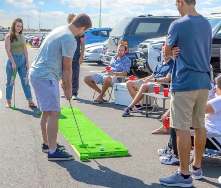 Battle Putt Golf Putting Green Game for rent in Orléans