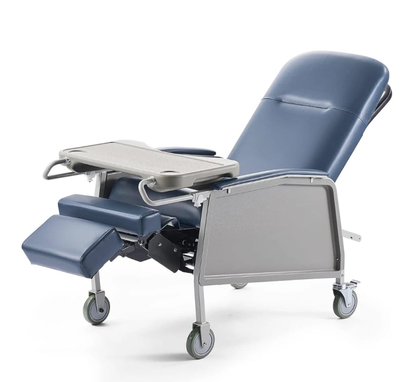 Reclining Geri Chair with Tray and Wheels – photo 3 in Kanata