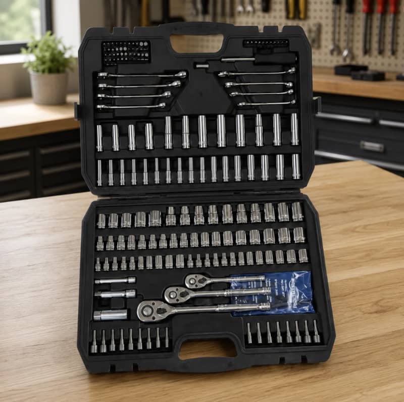201-Piece Mechanic Tool Kit Socket Set for rent in Orléans