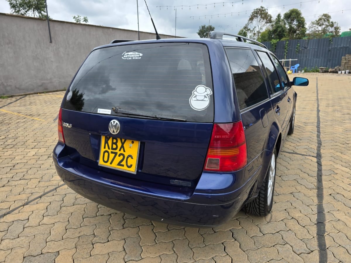 VOLKSWAGEN GOLF