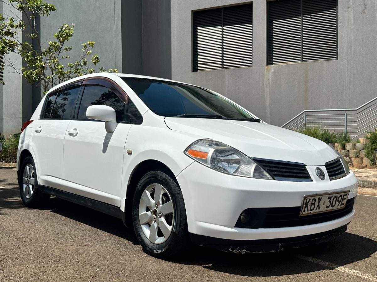 NISSAN TIIDA