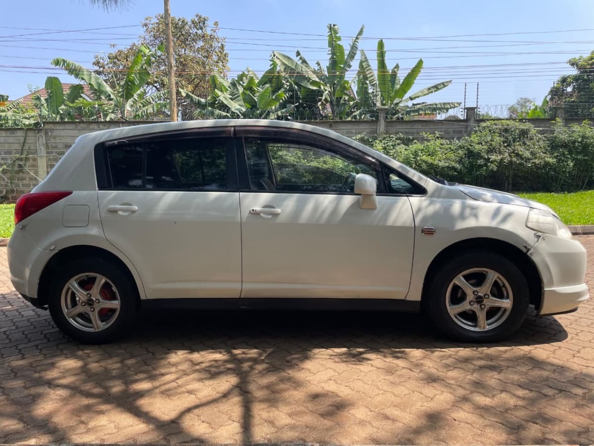 NISSAN TIIDA