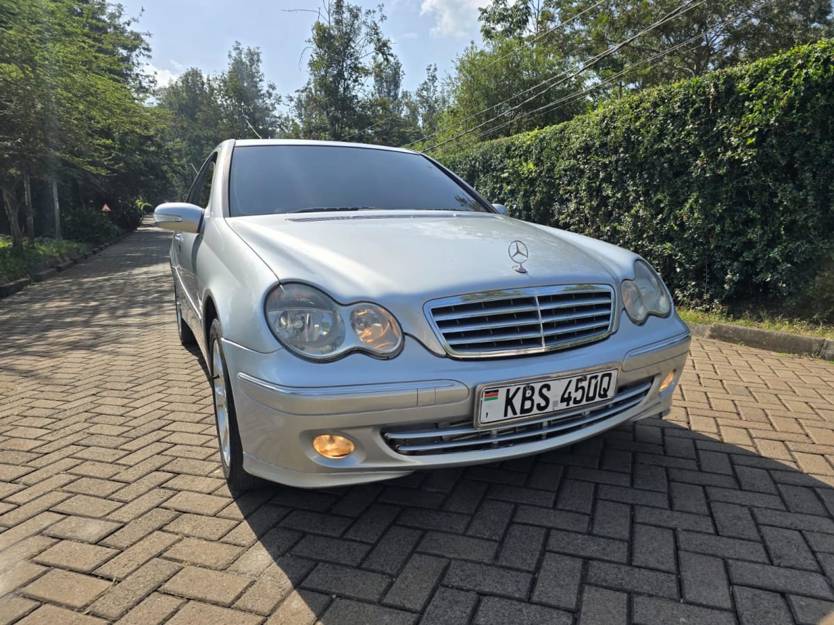 MERCEDES BENZ C200