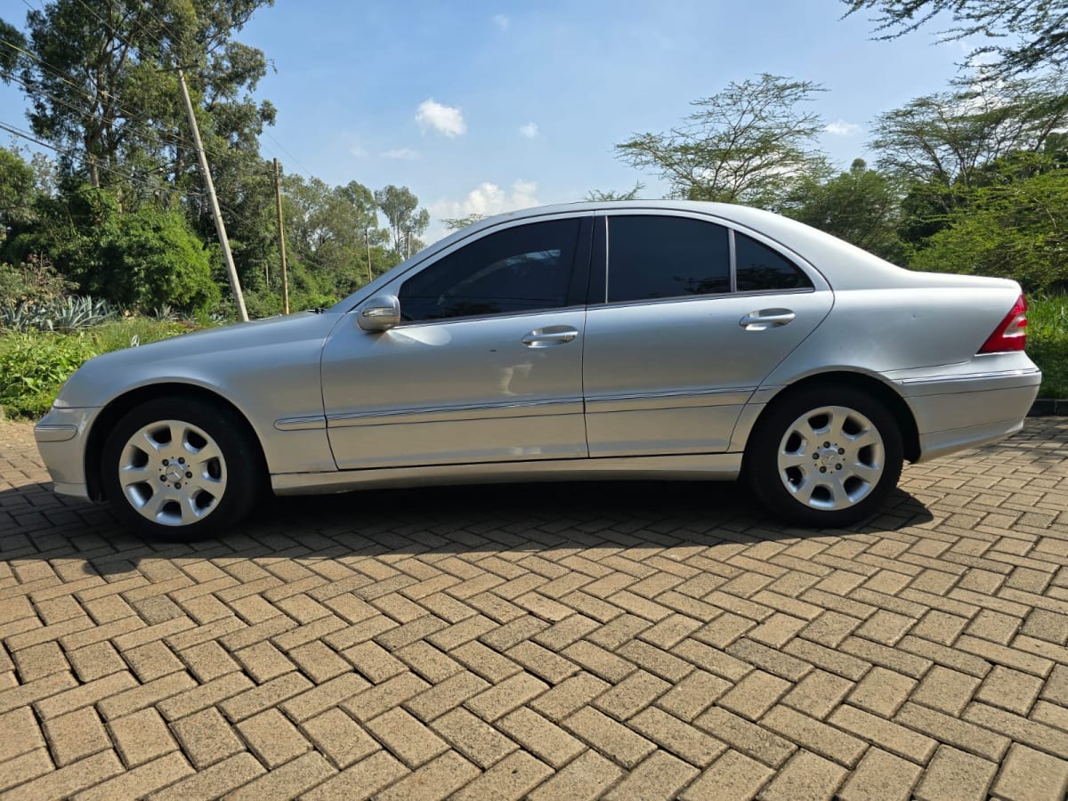 MERCEDES BENZ C200