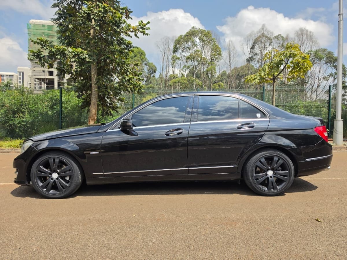 MERCEDES BENZ C200