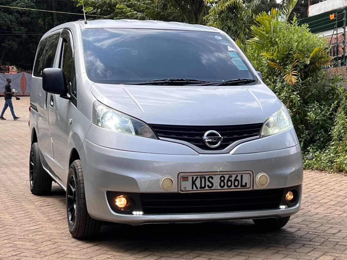 NISSAN NV200