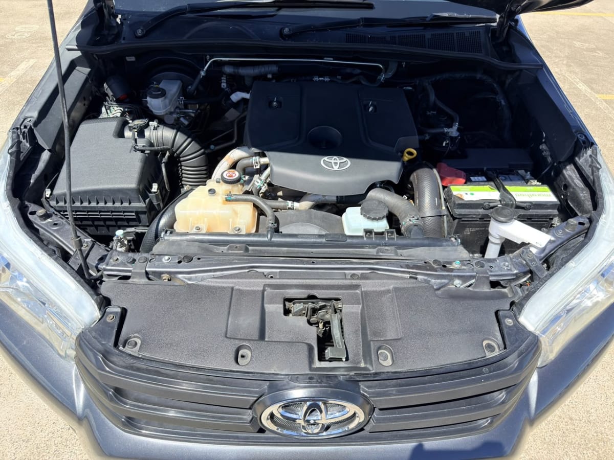 TOYOTA HILUX LOCAL