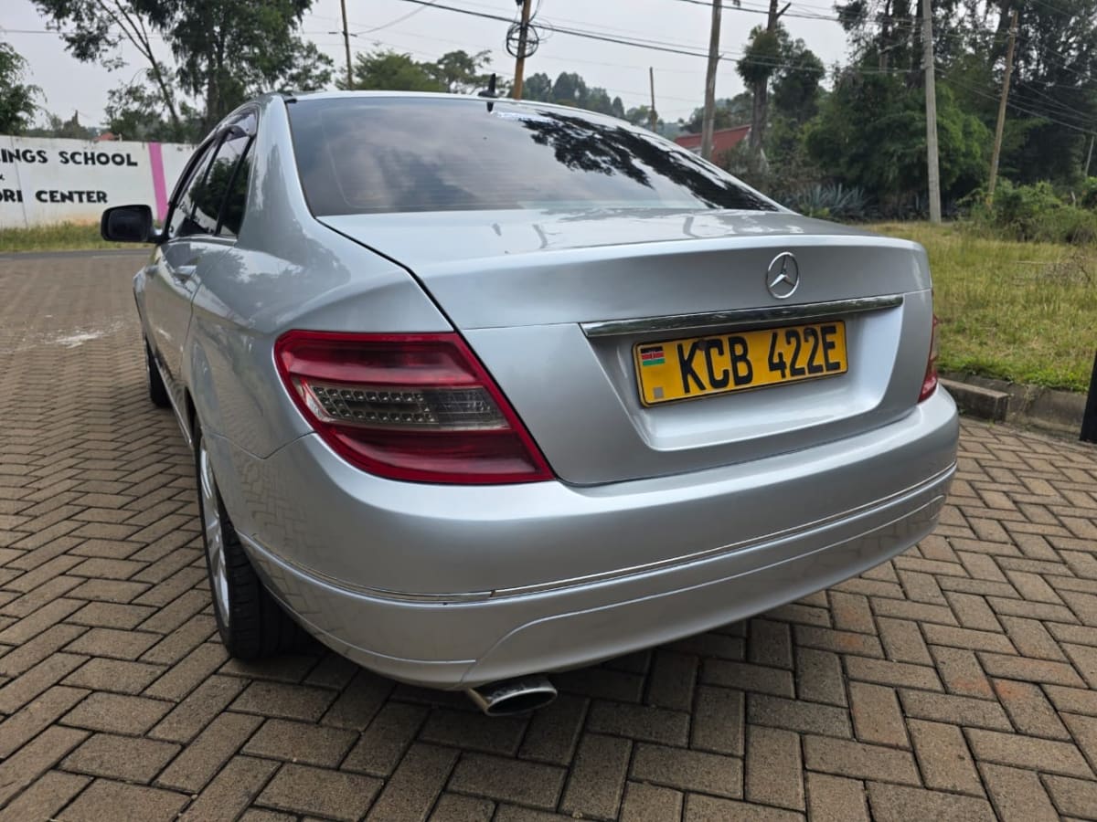 MERCEDES BENZ C200